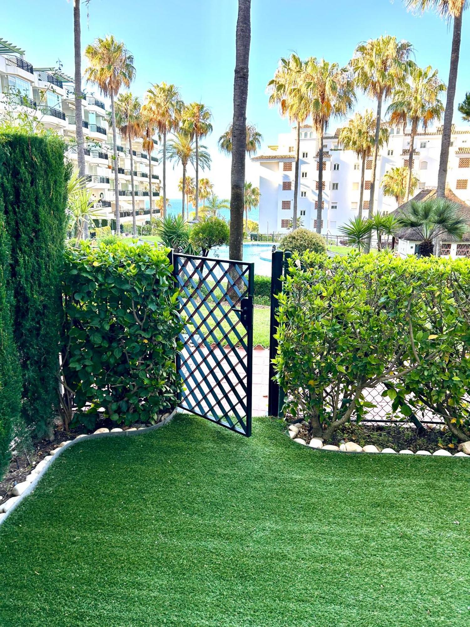 Mi Capricho, Beachfront, Grownfloor, Private Garden & Terrace Sitio de Calahonda ภายนอก รูปภาพ