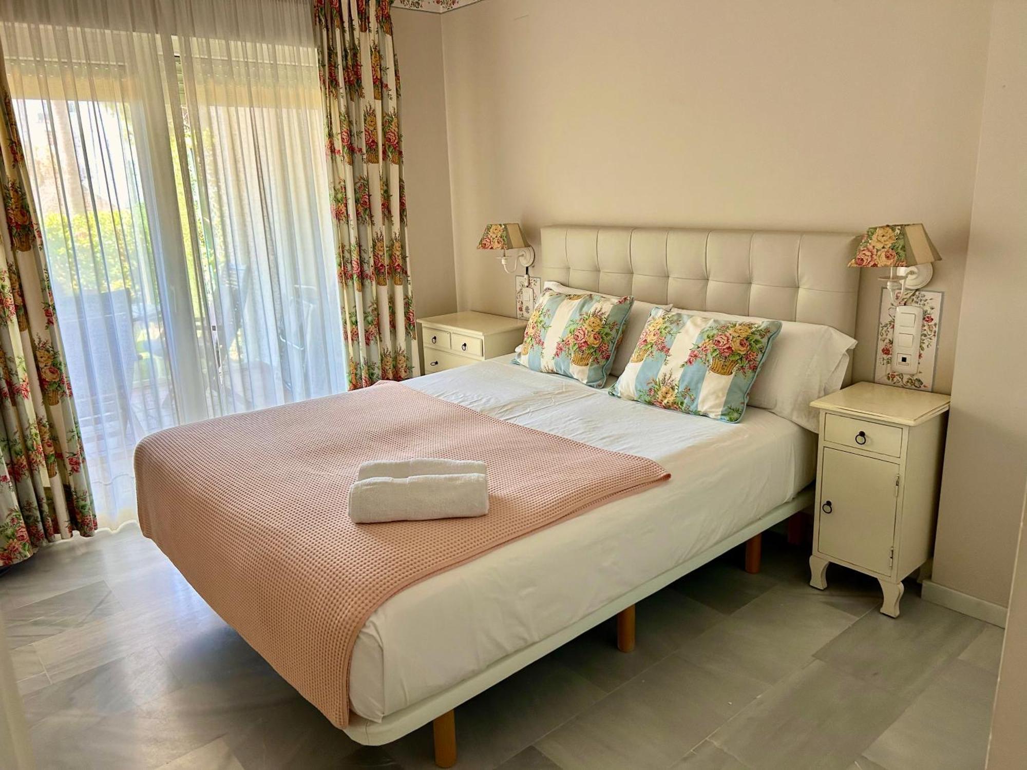 Mi Capricho, Beachfront, Grownfloor, Private Garden & Terrace Sitio de Calahonda ภายนอก รูปภาพ